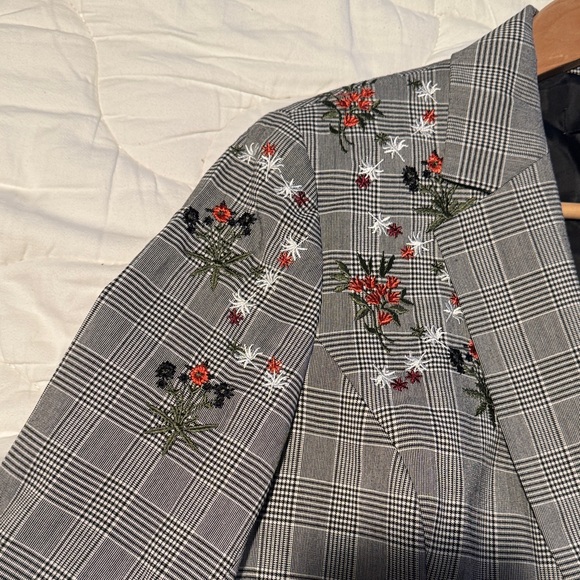 Gray Embroidered Blazer / Pant Set - Picture 3 of 10